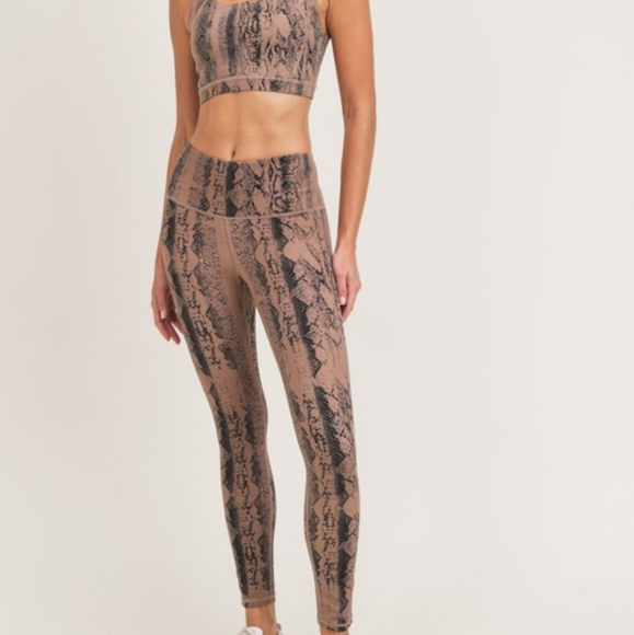 Leggings and Sports Bra set- Mono B Snake Print - Picture 2 of 5